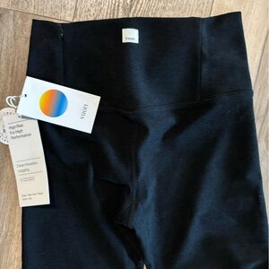 Vuori XS black heather clean elevation legging. 25” inseam 7/8. NWT MSRP $98